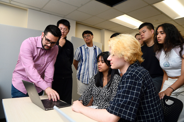 Prof. Oses teaching session